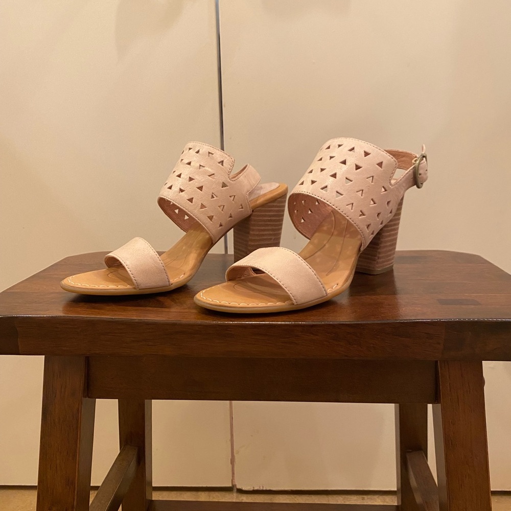 Born bisque leather block heel sandals size 7M